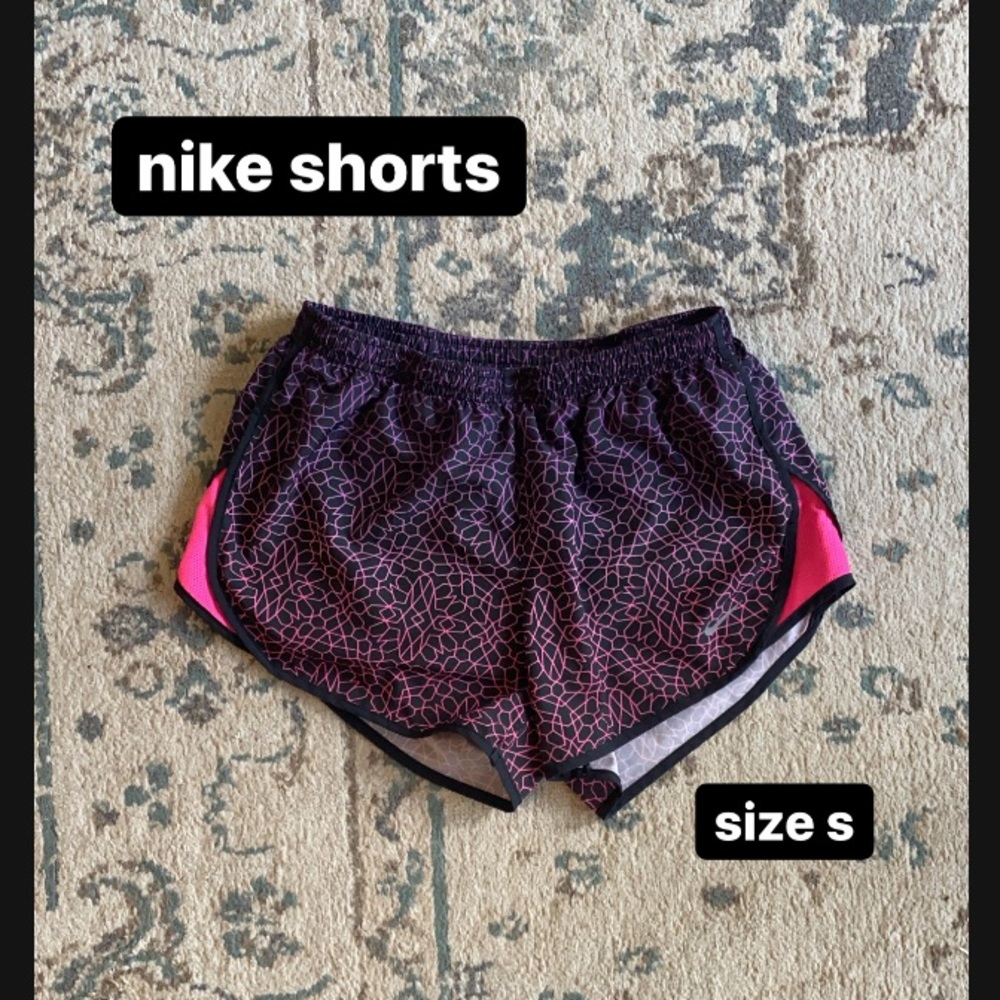 NIKE SHORTS